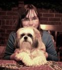 Katherine Deibel és kutyájának a képe és hivatkozás a honlapjára